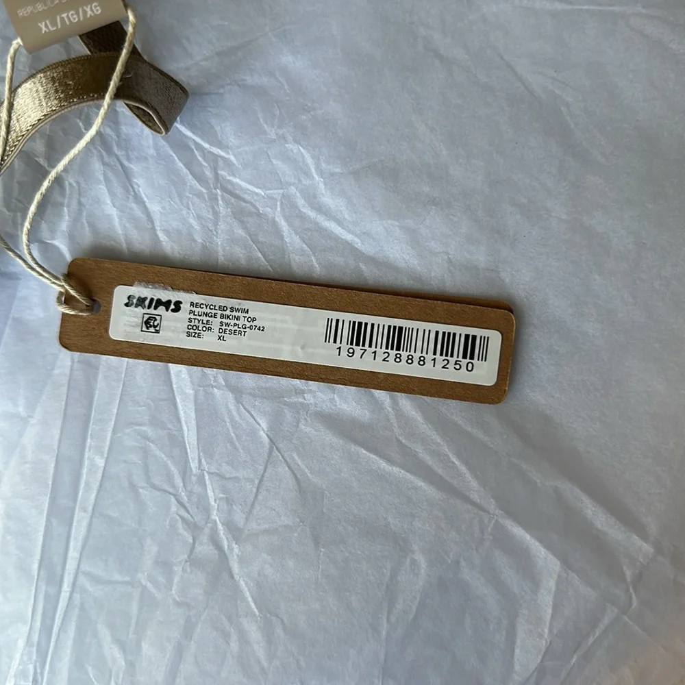 Skims Swim plunge Bikini top, color‎ desert, size XL.
